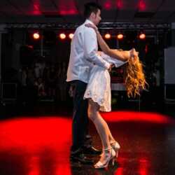 Vystúpenie - spoločenský tanec Vystúpenie - spoločenské tance na stužkovej slávnosti a led osvetlenie